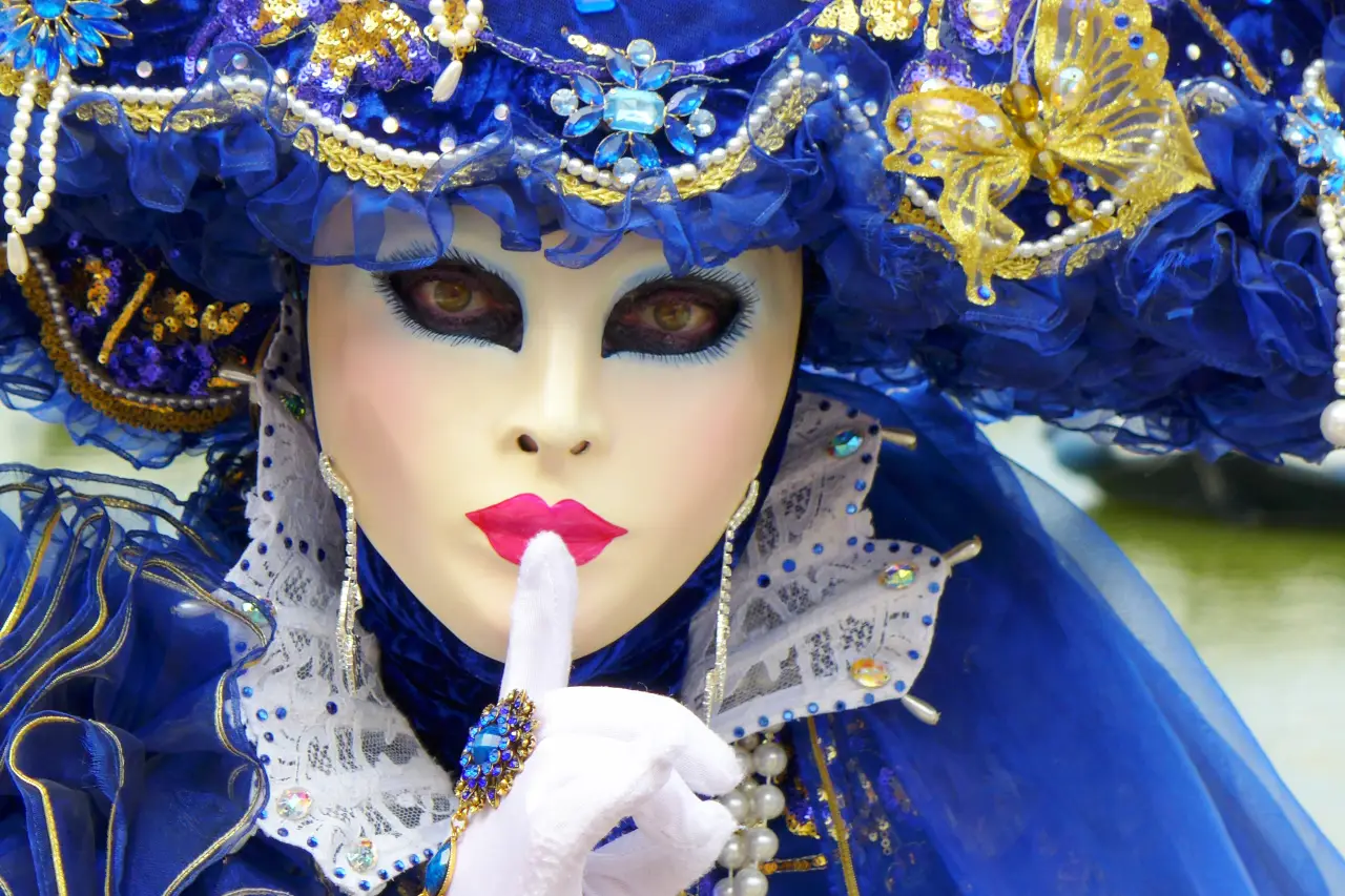 Masque qui invite à se taire. NOBOOK